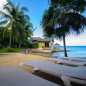Crystal Cove Oceanfront/ 2 Bedroom Aparthotel Ocho Rios